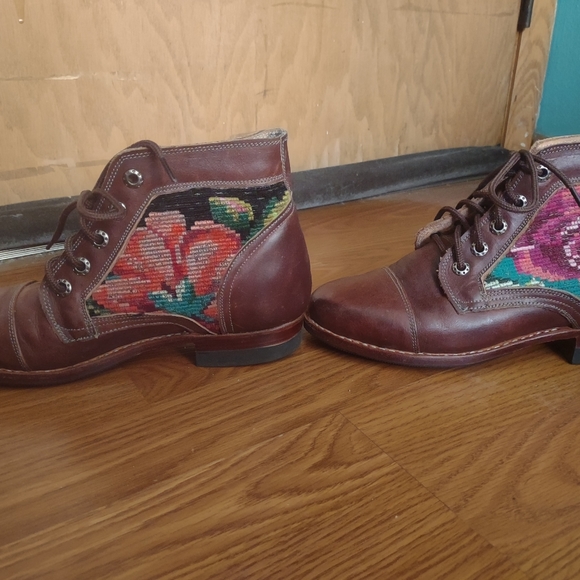 Women's leather boots - Picture 2 of 3